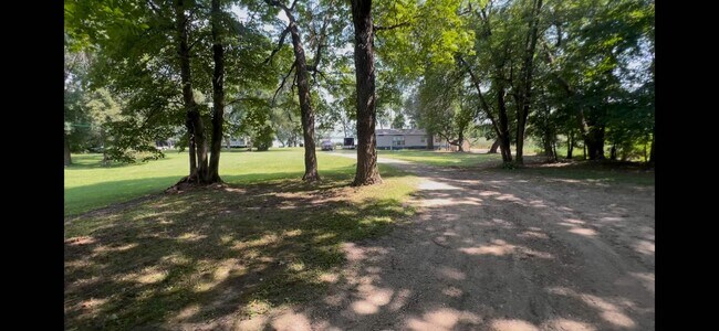 Building Photo - 23550 Primrose Ln