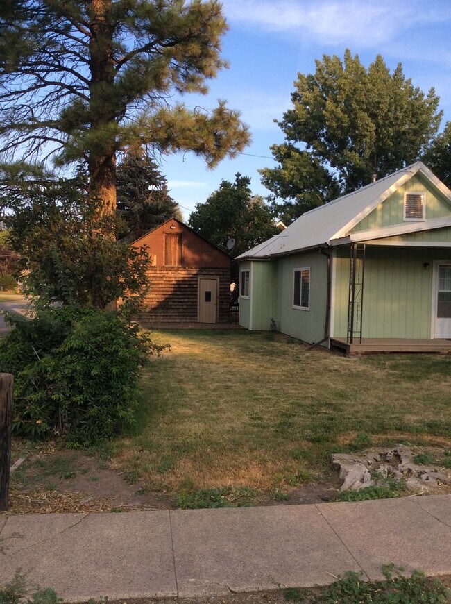 Building Photo - 912 N 1st St