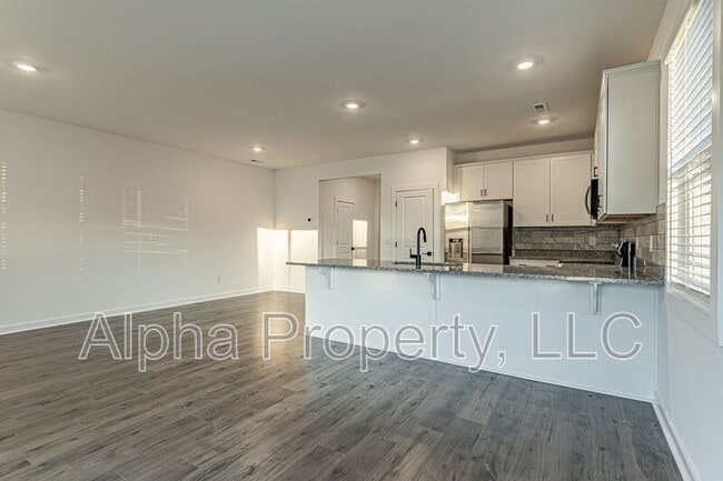 Building Photo - 1239 Westgate Vlg Dr