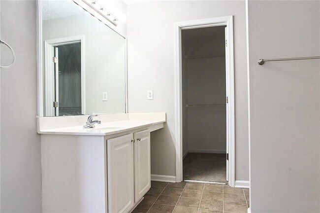 Building Photo - 130 Springbottom Dr SE