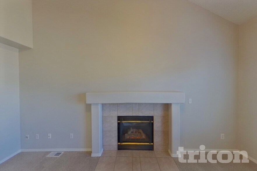 Building Photo - 656 Golden Eagle Dr