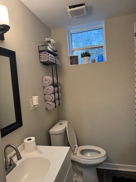 Building Photo - 2312 Azalea Dr