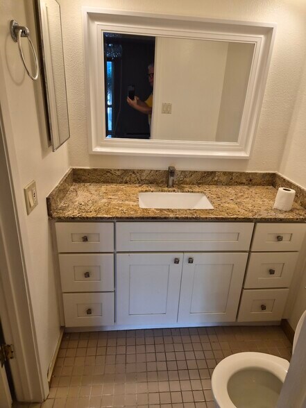 Building Photo - 1036 Oak Grove Rd