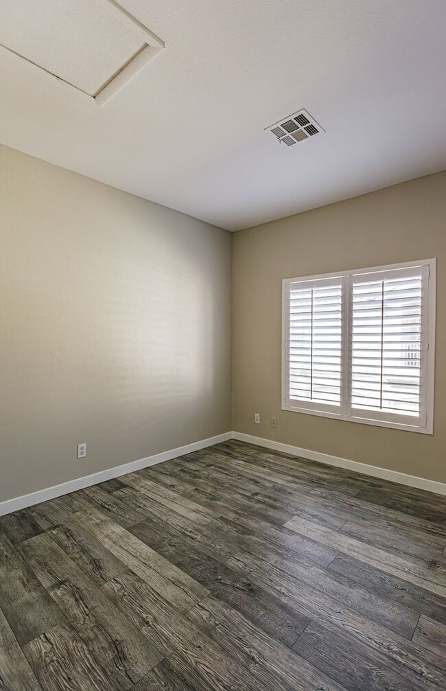 Building Photo - Green Valley Condo