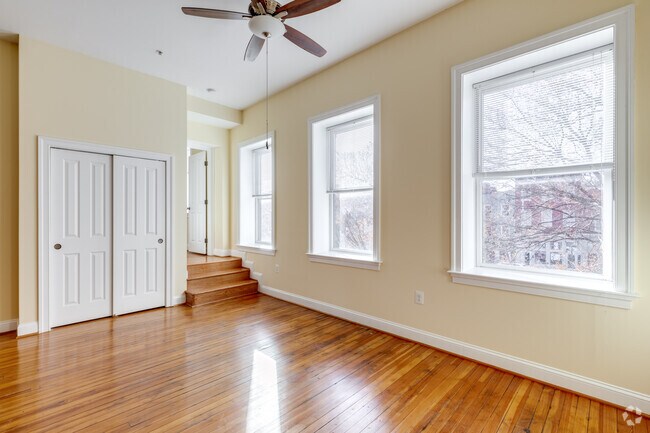 2BR, 1BA - 831SF - 313 S Broadway