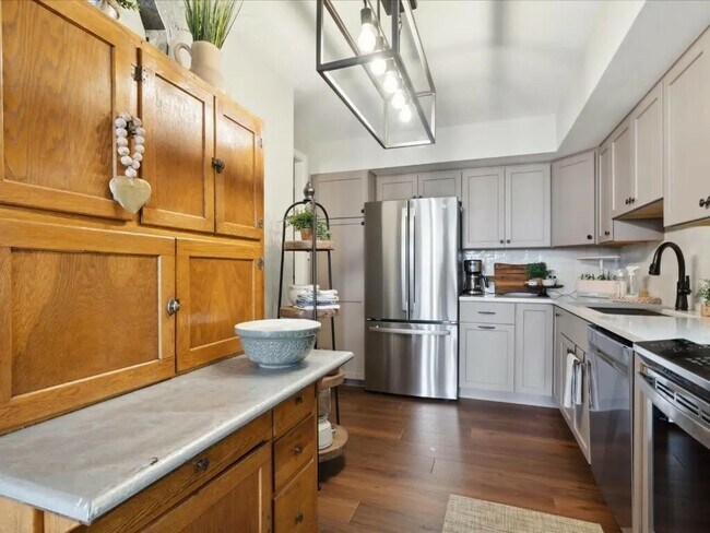 Building Photo - 2222 1st Ave NE