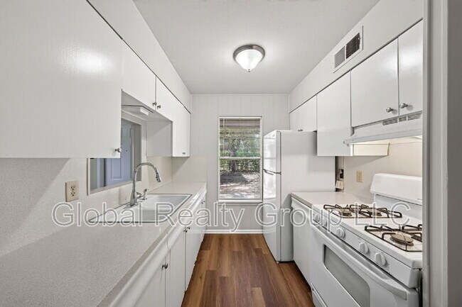 Building Photo - 103 Brettonwood Dr