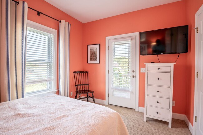 Building Photo - PERFECT SINGLE FAMILY OFF-SEASON MONTHLY R...