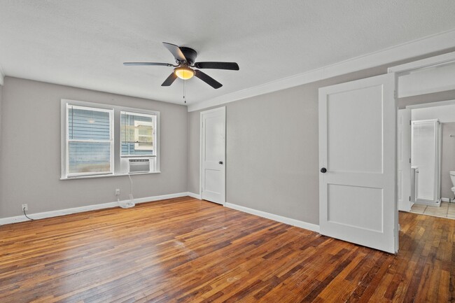 Building Photo - 4020 Avenue O 1/2