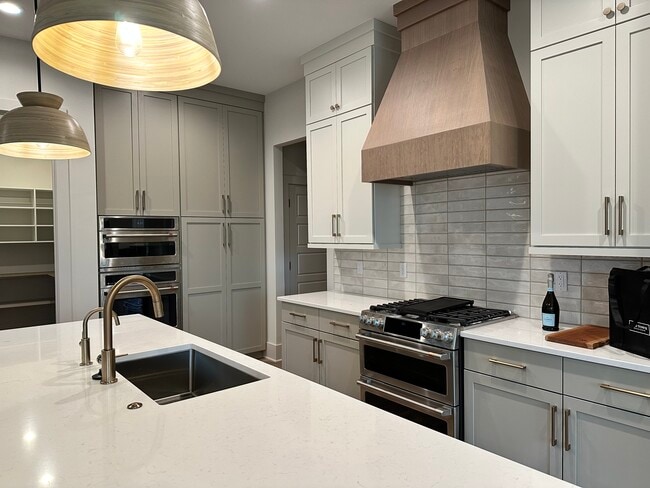 Building Photo - 871 Rosemary Gdns