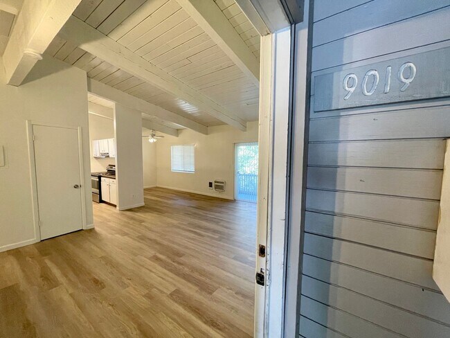 Building Photo - DESIRABLE MILLWOOD NEIGHBORHOOD ON TREE LI...