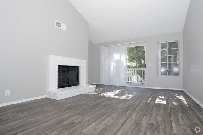 Interior Photo - Harborview