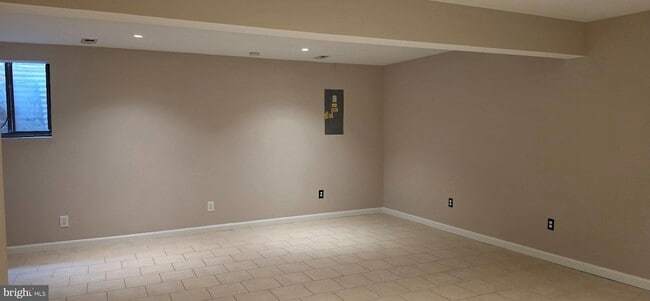 Building Photo - 5870 Chipwood Ct