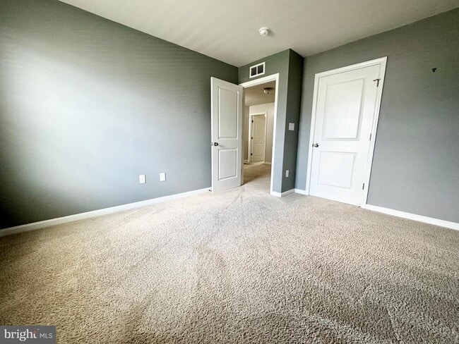 Building Photo - 122 S Marshview Terrace