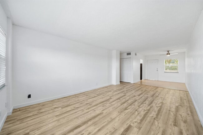 Building Photo - 2555 NE 11th St