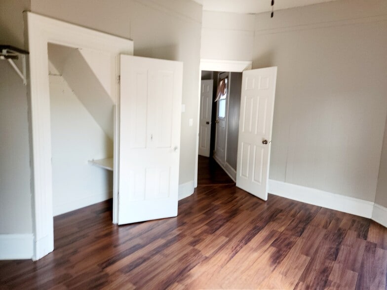 Building Photo - 1622 Ferry St