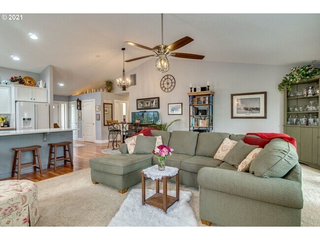 Building Photo - Charming One Level Custom Home