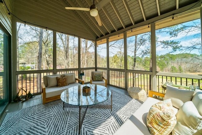 Building Photo - 1900 Snug Harbor Dr