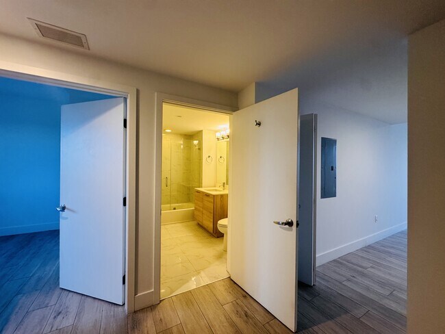 Building Photo - 16385 Biscayne Blvd