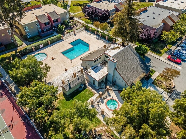 Building Photo - 456 Dempsey Rd