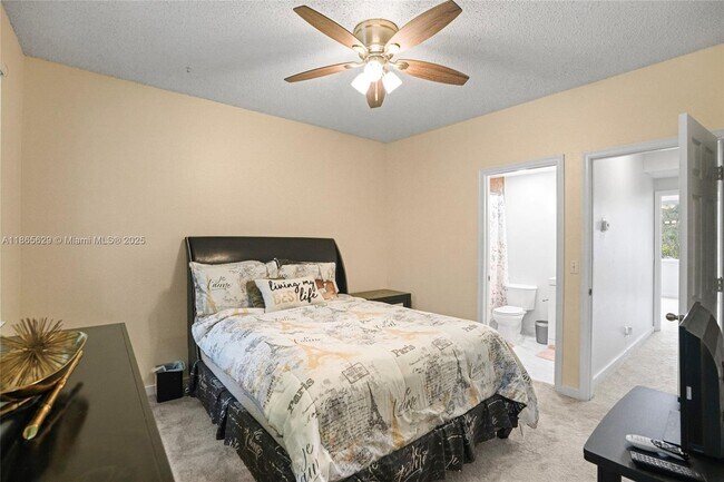 Building Photo - 8031 Sanibel Dr