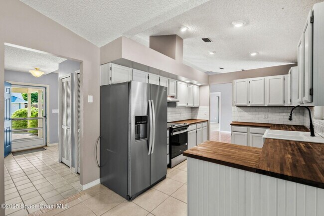 Building Photo - 3390 Floral Palm Blvd