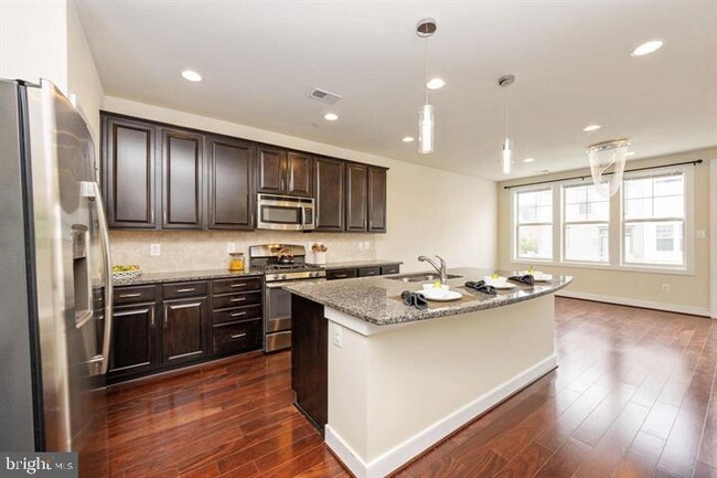 Building Photo - 219 Strummer Ln