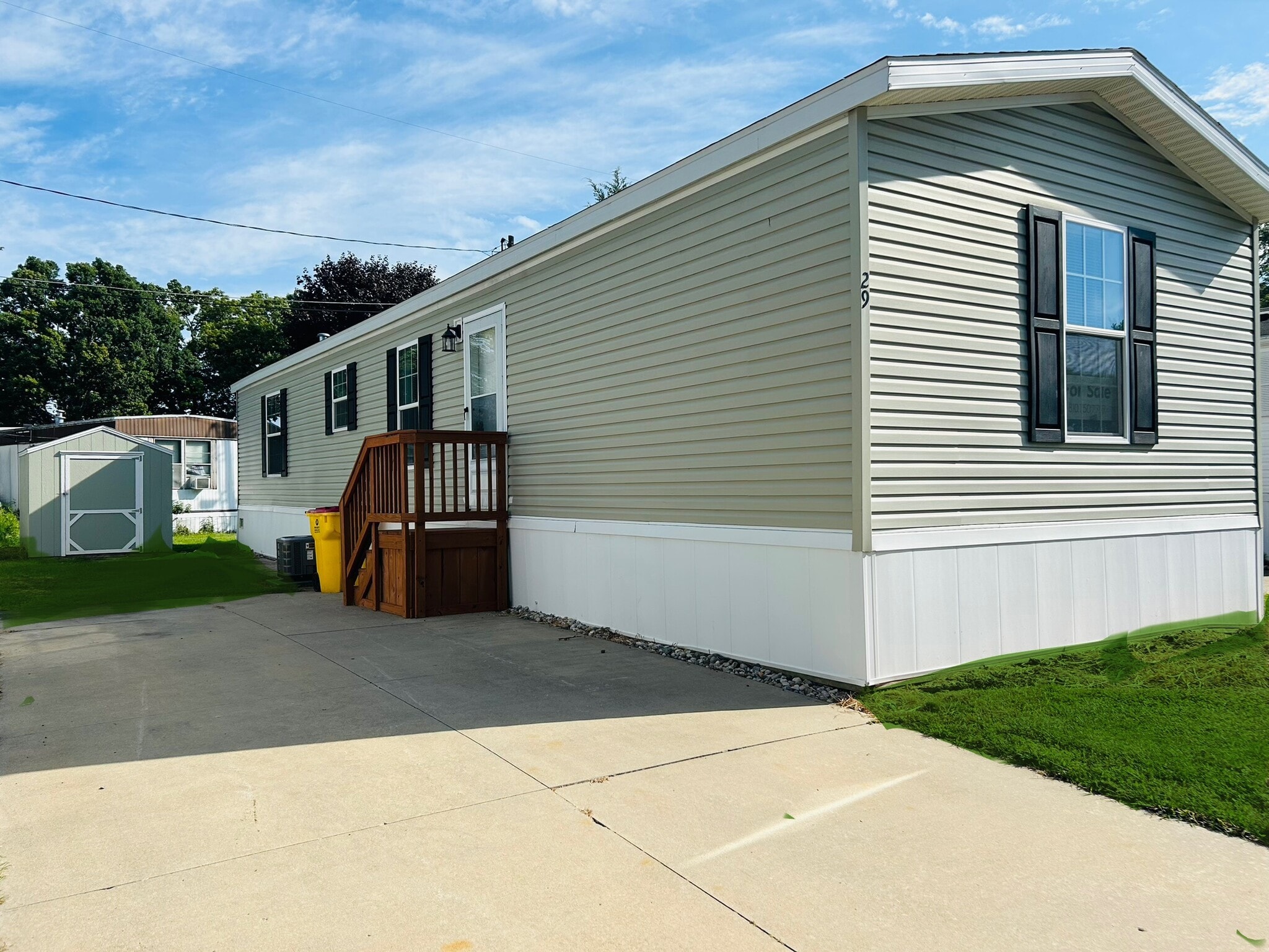 Building Photo - 29 S Hill Dr