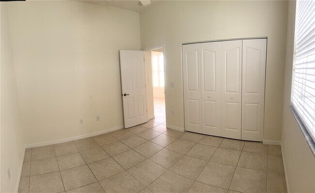 Building Photo - 664 Silk Oak Dr