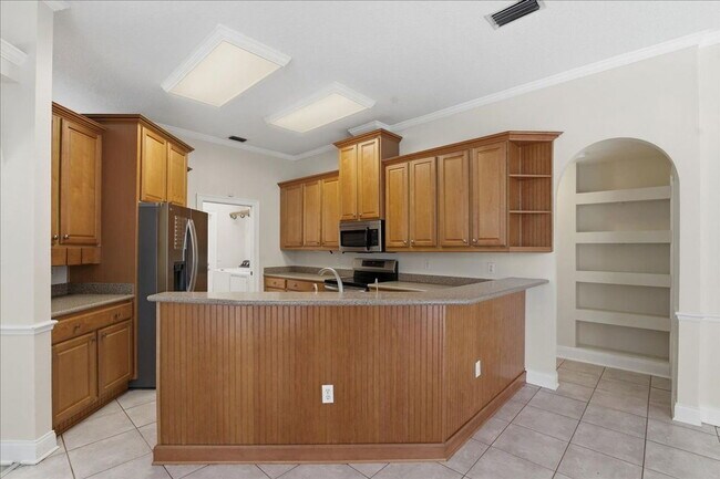 Building Photo - 525 Cullaro Ln