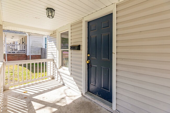 Building Photo - 659 Wilson St