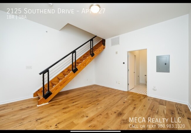 Building Photo - 2125 Southend Dr
