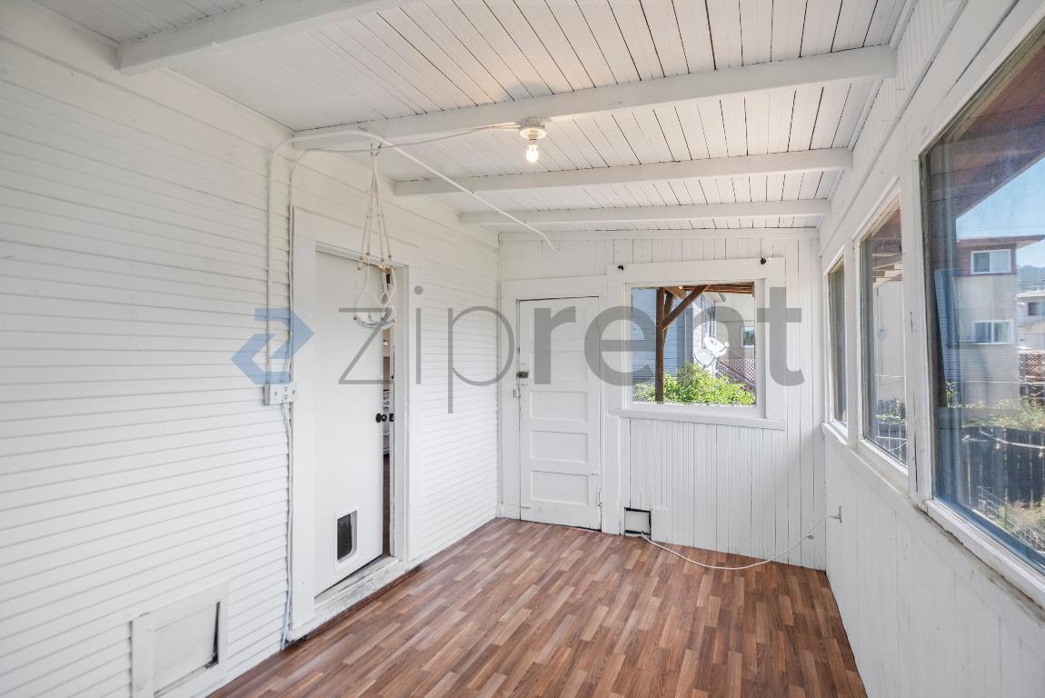 Building Photo - Unit