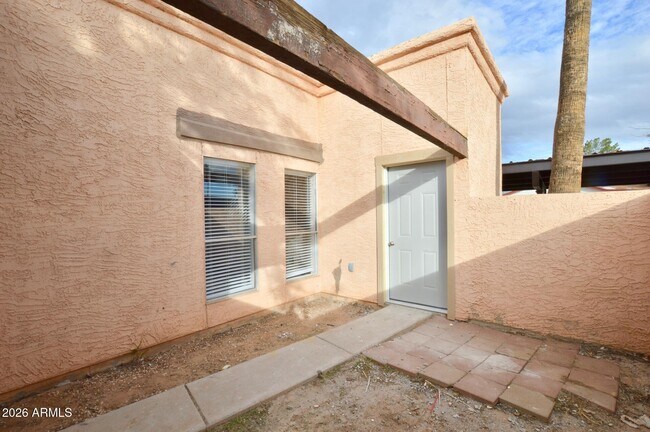 Building Photo - 645 N Arrowhead Dr