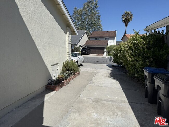 Building Photo - 5867 Cape Horn Dr