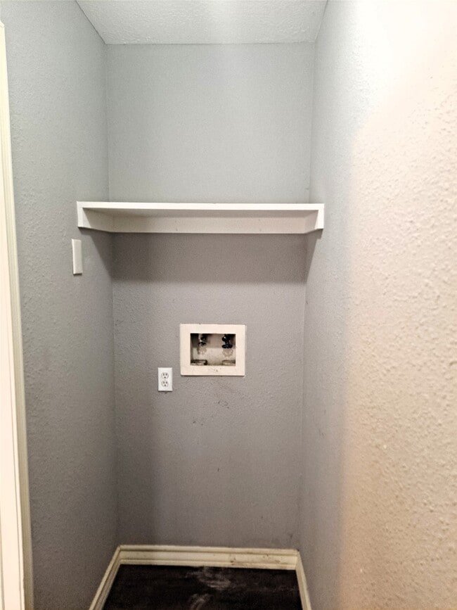 Building Photo - 2917 Bassingham Dr