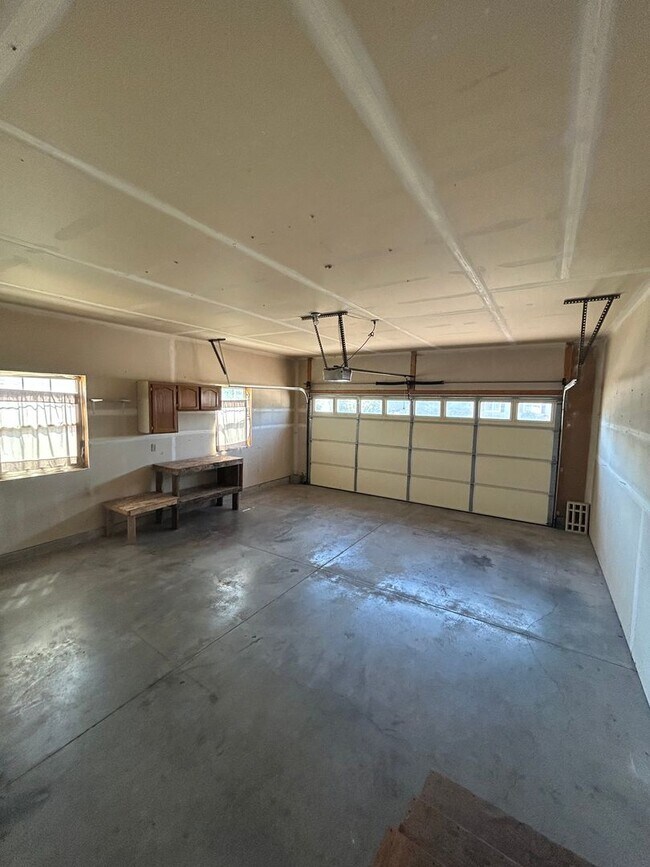 Building Photo - Columbia Falls 3 Bedroom Townhome!