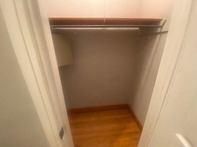 Building Photo - 1524 Alpine Dr