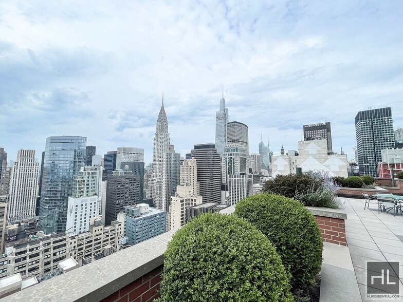 Building Photo - E 47TH ST