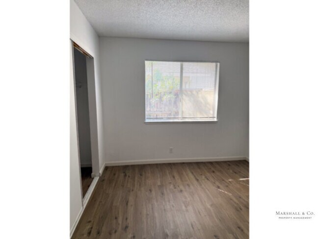 Building Photo - Spacious 2br/1ba, LOW Sec. Deposit, NEW FLOORS, LRG. Bedroooms, Private Patio, Garage!!