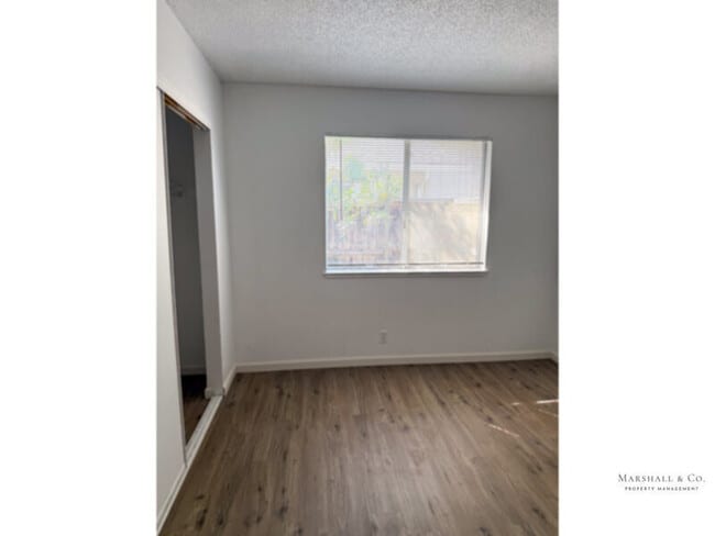 Building Photo - Spacious 2br/1ba, NEW FLOORS, LRG. Bedroooms, Private Patio, Garage!!