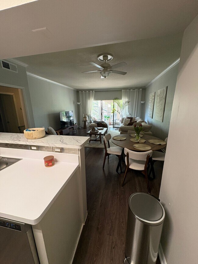 Building Photo - 2475 Underwood St