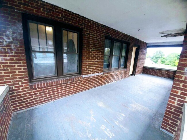 Building Photo - 274 W Dickson Ave