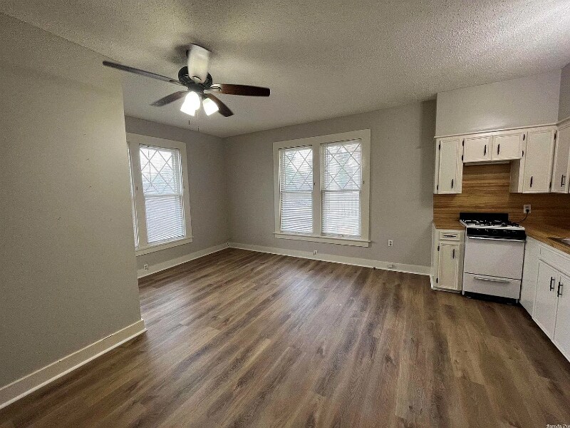 Building Photo - 1020 Kavanaugh Blvd
