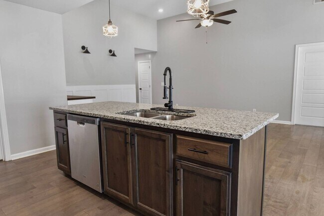 Building Photo - 732 Jodine Ann Dr