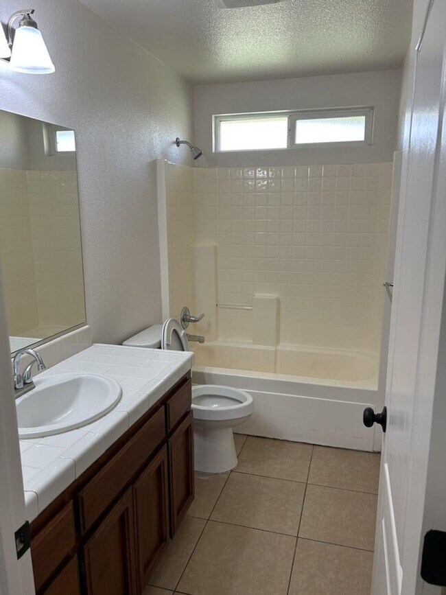 Building Photo - 4724 W Manor Ct