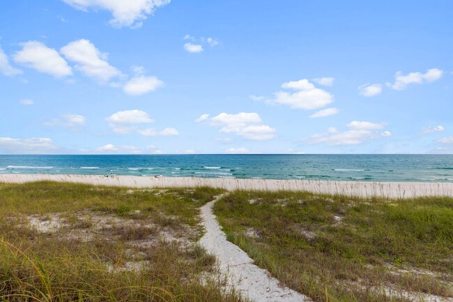 Building Photo - 169 Pompano St