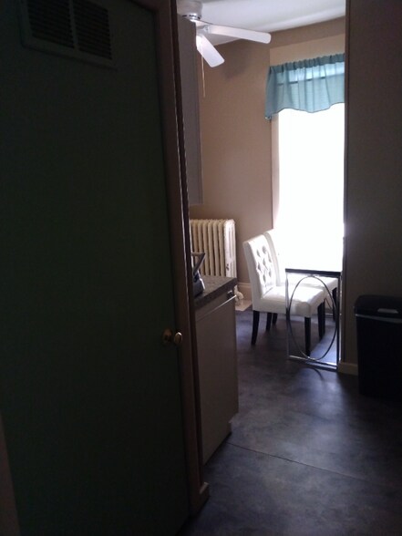 Building Photo - 406 E Lima St