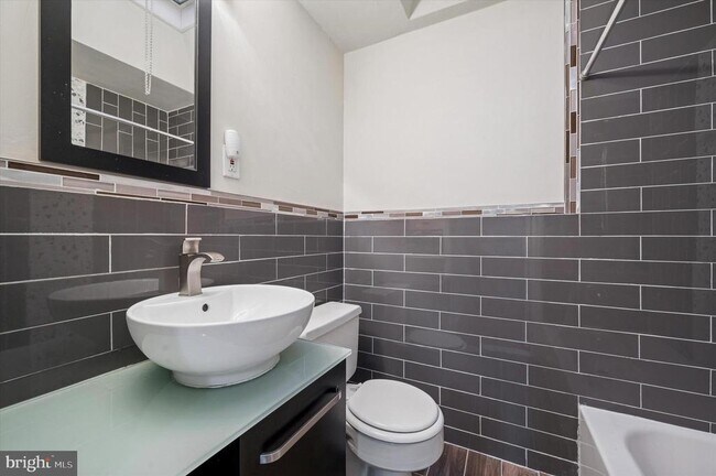 Building Photo - 650 Magnolia Ave