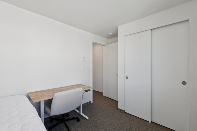 Building Photo - Brand-new 6B3B Townhouse near UW starts fr...